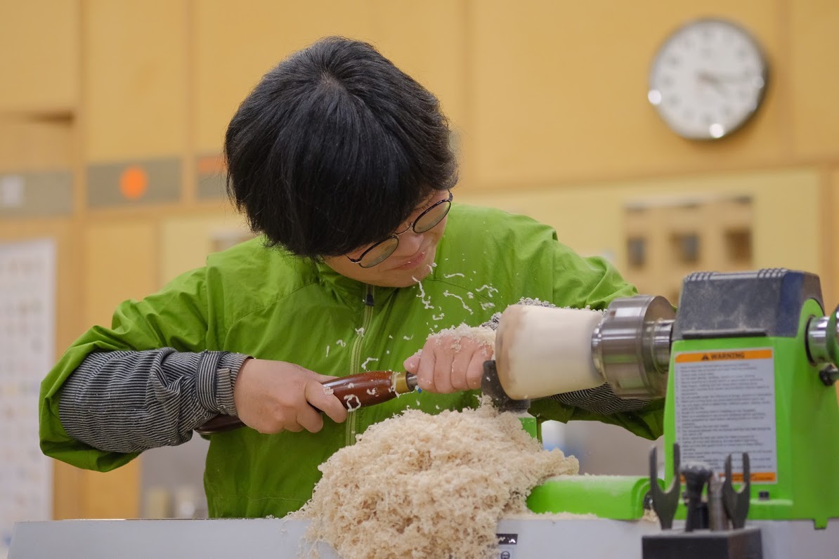 枝木を生かしてモノ作り「木工旋盤の基礎１」 : 岐阜県立森林文化