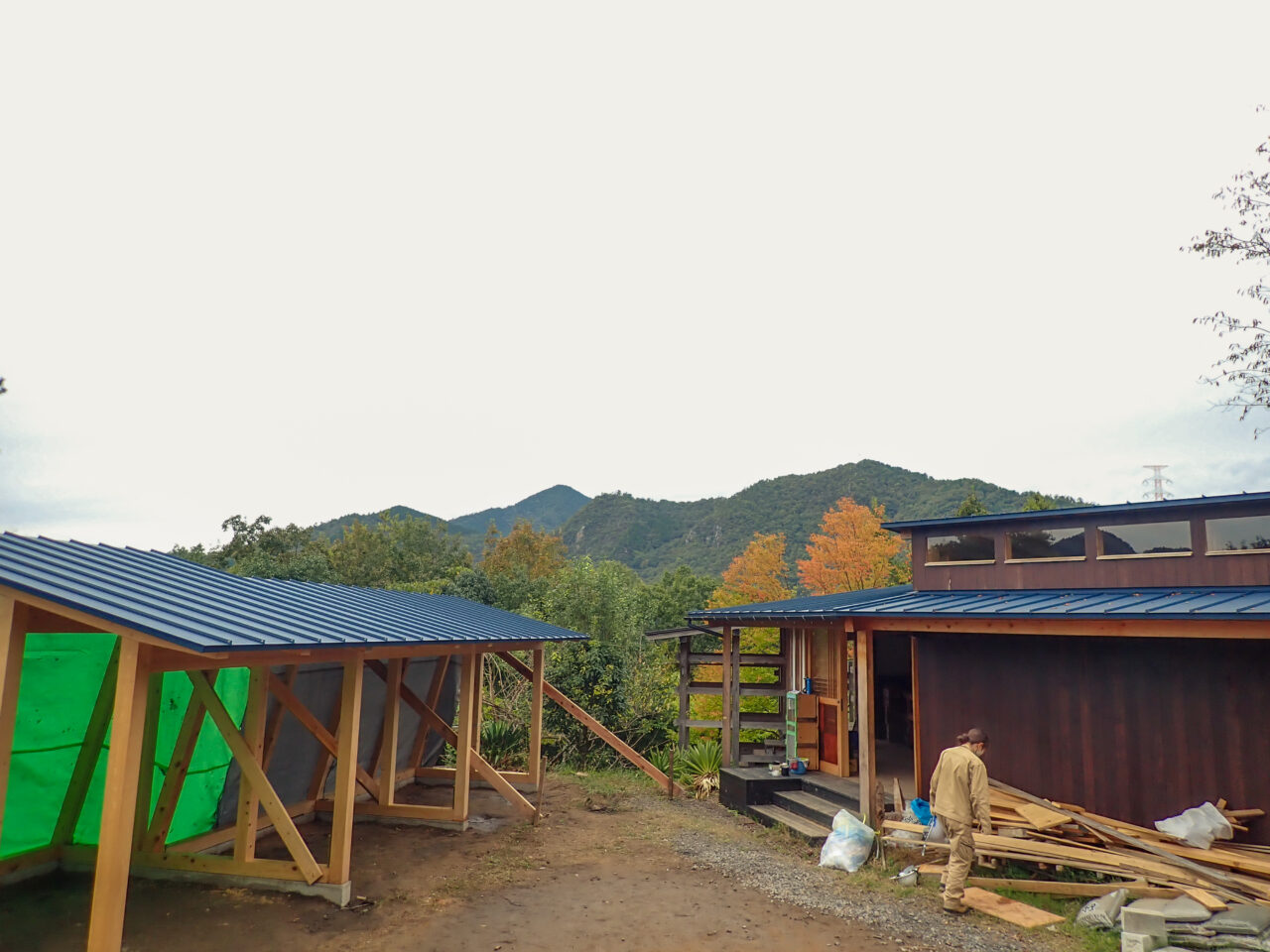 屋根がお揃いの丁稚基地と栞